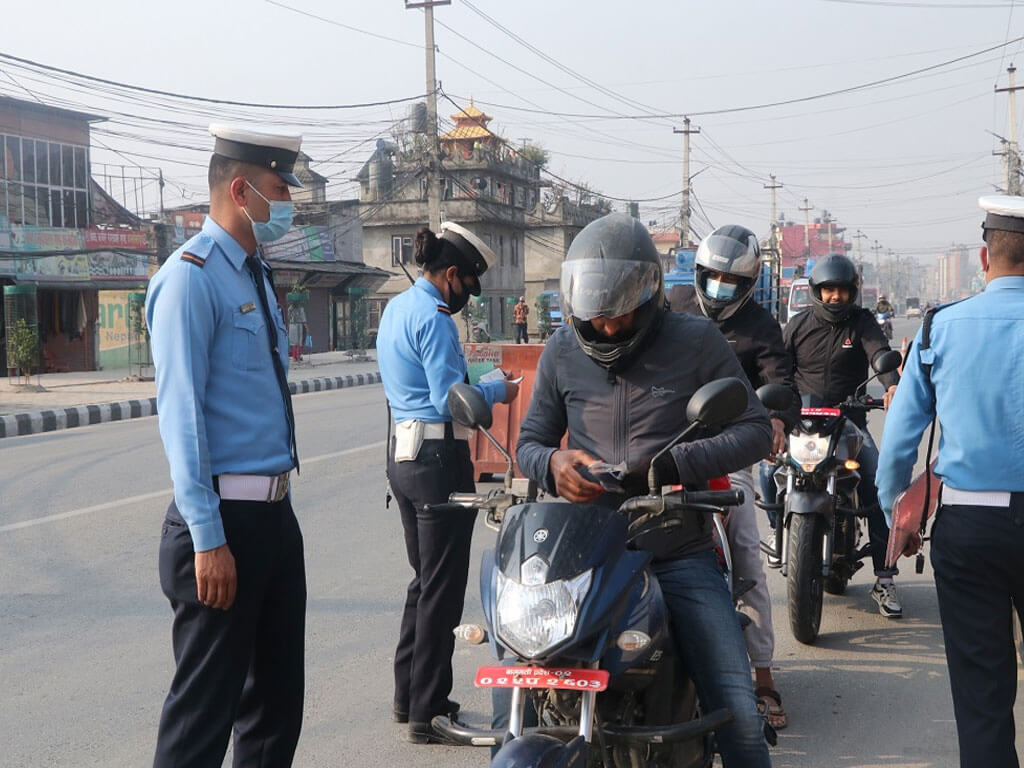 ट्राफिक कारबाहीमा चार लाख ९४ हजार राजस्व संकलन